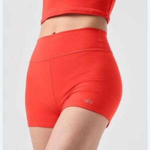 ❤️ ALO Yoga Red Ribbed Bike Shorts - size small